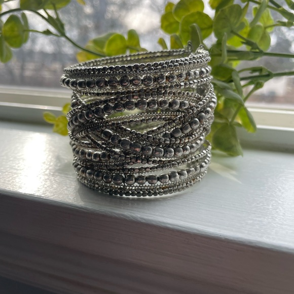 Source Unknown Silver Multi-Strand Bracelet - Picture 4 of 11